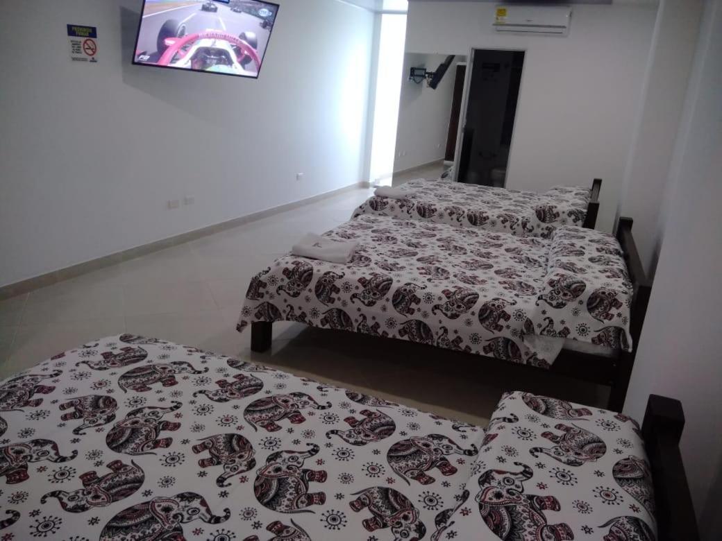Hotel Tania Caucasia Екстериор снимка